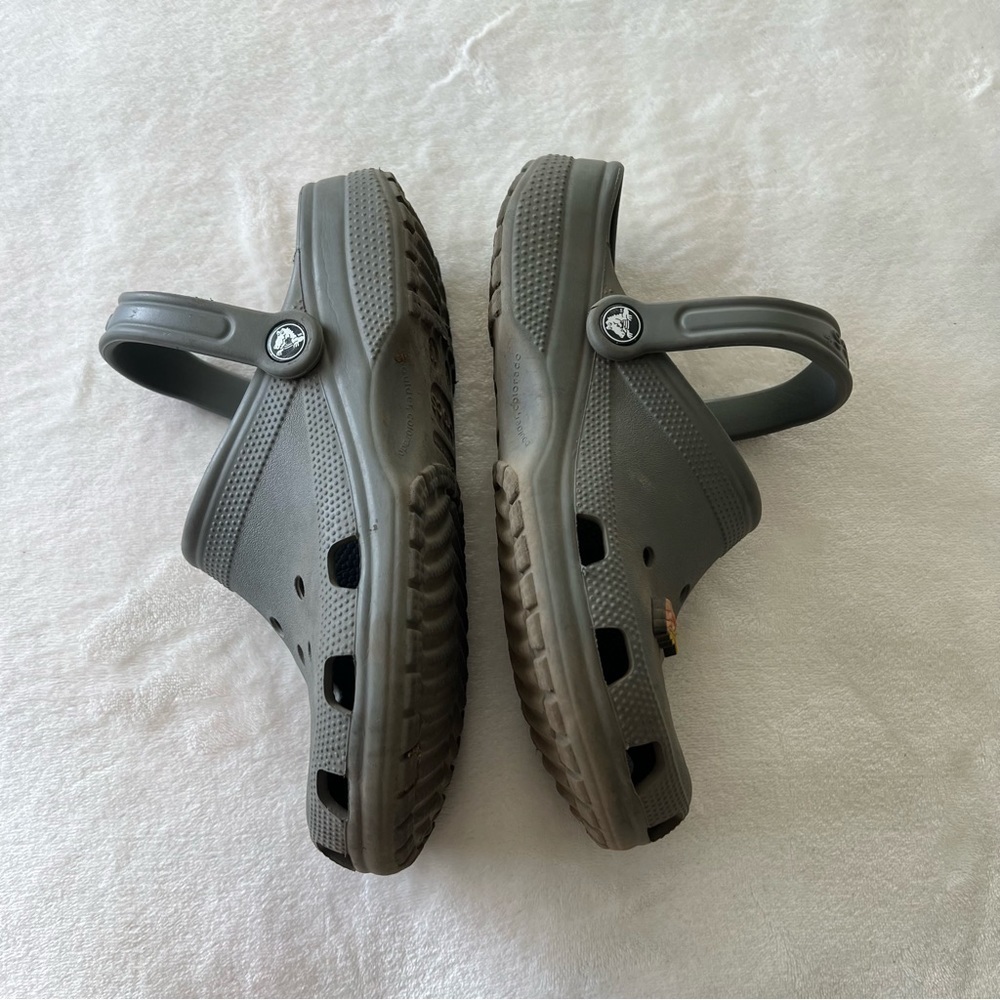 Crocs Classic Clogs with single pizza charm Size 8 - Picture 4 of 6